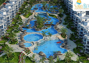 Sunny beach piscina ed edifici.